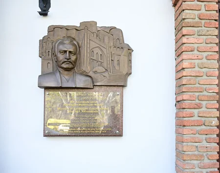 Mehriban Əliyeva Tbilisidə Mirzə Fətəli Axundzadə adına Azərbaycan Mədəniyyəti Muzeyi ilə tanış olub