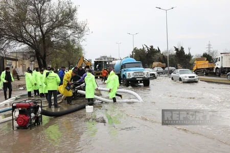 Zabratda yağışın fəsadları aradan qaldırılır