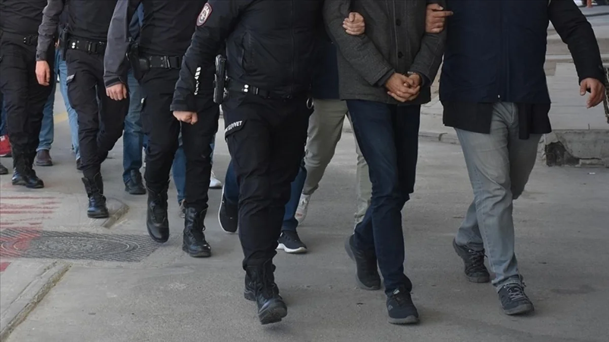 Türkiyədə bələdiyyə sədri və oğlu rüşvətə görə həbs edilib
