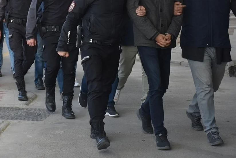 Türkiyədə bələdiyyə sədri və oğlu rüşvətə görə həbs edilib
