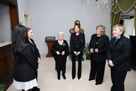 Mehriban Əliyeva Tbilisidə Mirzə Fətəli Axundzadə adına Azərbaycan Mədəniyyəti Muzeyi ilə tanış olub