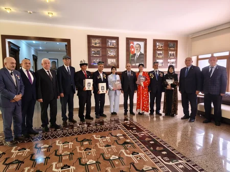 Qərbi Azərbaycan İcmasında özbək və qırğız yazıçılarla görüş keçirilib