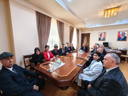 Qərbi Azərbaycan İcmasında özbək və qırğız yazıçılarla görüş keçirilib