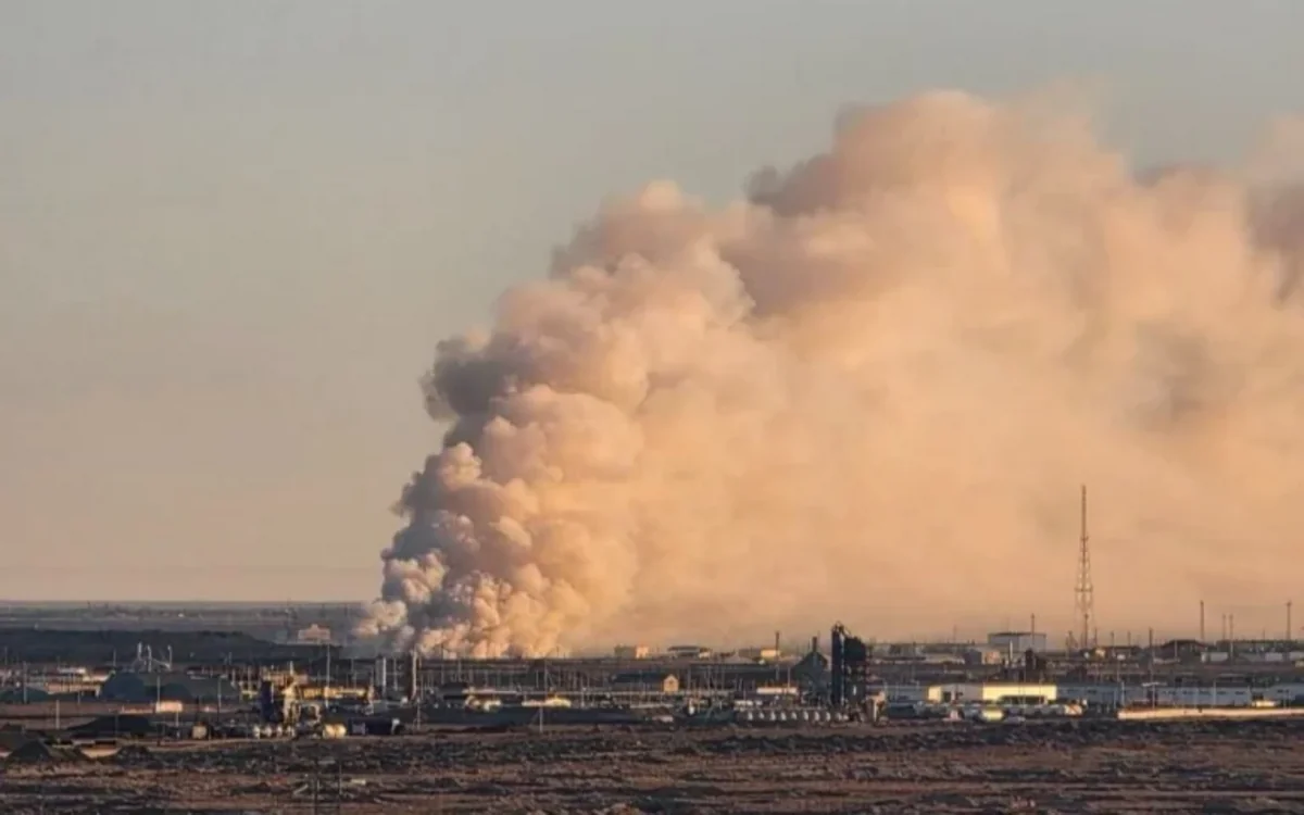 В Казахстане горит полигон твердых бытовых отходов