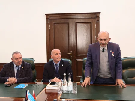 Qərbi Azərbaycan İcmasında özbək və qırğız yazıçılarla görüş keçirilib