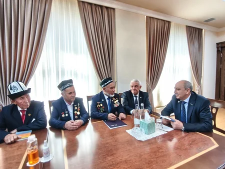 Qərbi Azərbaycan İcmasında özbək və qırğız yazıçılarla görüş keçirilib