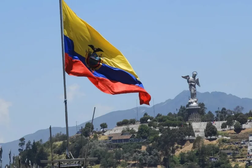 Эквадор временно отзывает посла в Колумбии