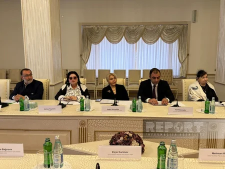 Gəncədə region ziyalılarının iştirakı ilə dəyirmi masa keçirilib