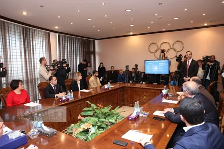 New Olympic medals presented to two Azerbaijani athletes to replace damaged ones