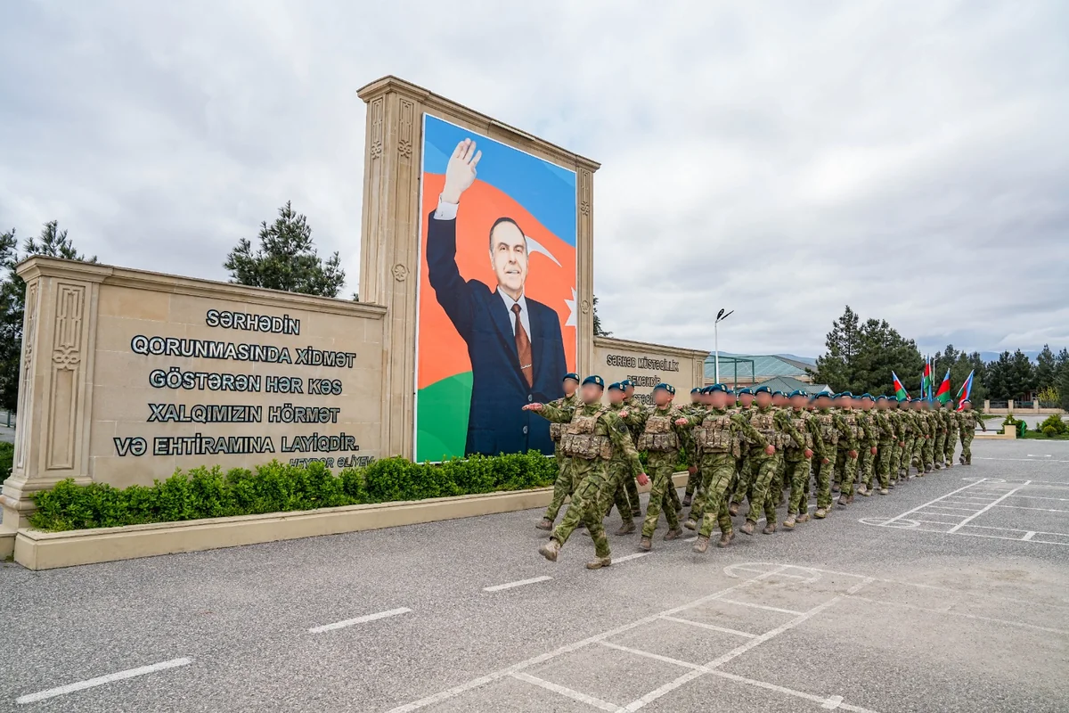 Çevikçi kursunu bitirən hərbi qulluqçulara beretlər təqdim olunub