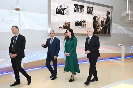 Litvanın Baş naziri Heydər Əliyev Mərkəzində olub