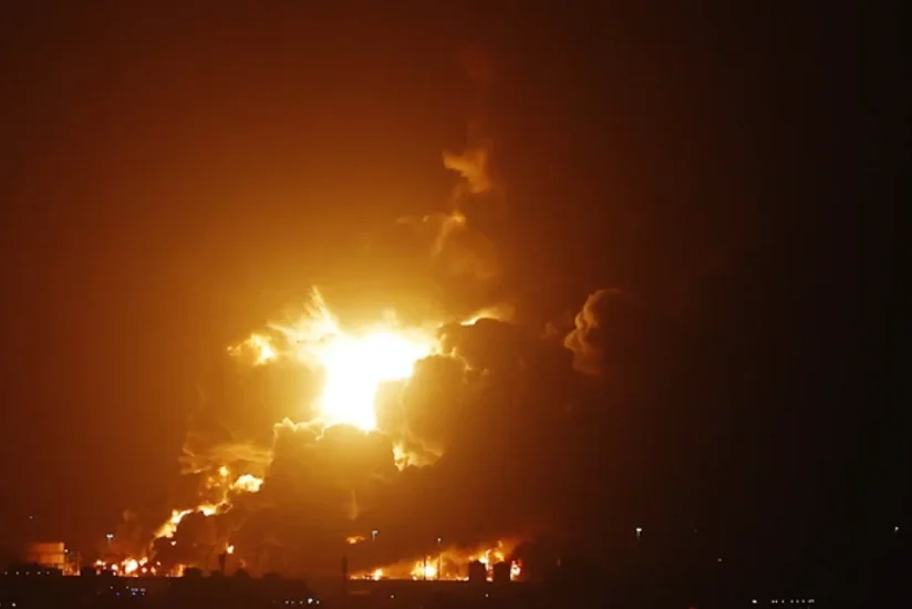 В Волгоградской области горит топливный резервуар после удара БПЛА