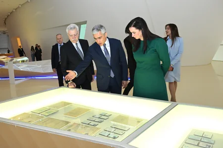 Litvanın Baş naziri Heydər Əliyev Mərkəzində olub
