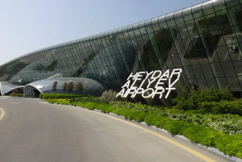 Аэропорт Гейдар Алиев предупредил пассажиров о временных ограничениях движения 12 апреля