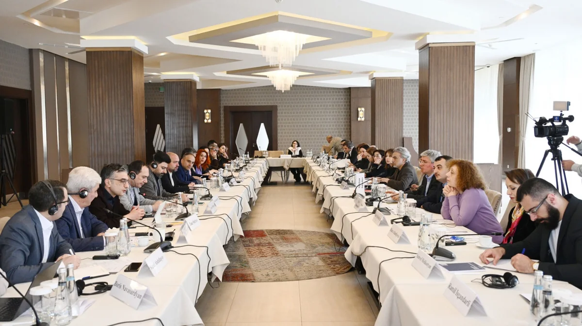 Roundtable with participation of Azerbaijani, Armenian civil society reps gets underway