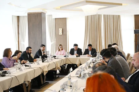 Azərbaycan və Ermənistanın vətəndaş cəmiyyəti nümayəndələrinin iştirakı ilə dəyirmi masa keçirilib - YENİLƏNİB