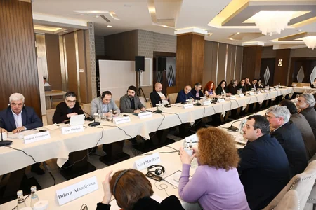 Azərbaycan və Ermənistanın vətəndaş cəmiyyəti nümayəndələrinin iştirakı ilə dəyirmi masa keçirilib - YENİLƏNİB