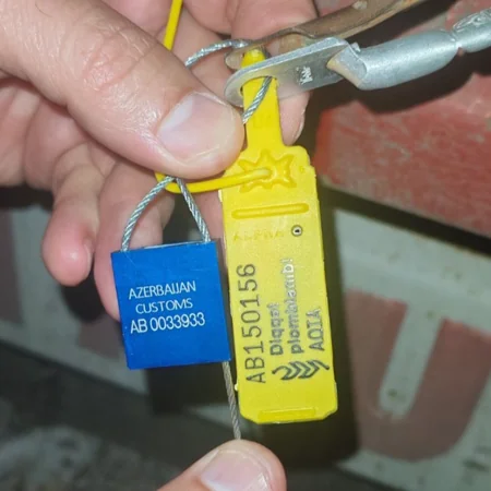 Азербайджан вернул Ирану более 12 тонн импортированных пестицидов