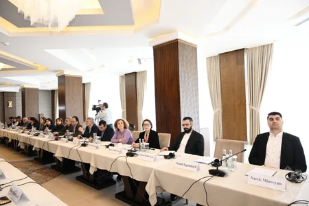 Azərbaycan və Ermənistanın vətəndaş cəmiyyəti nümayəndələrinin iştirakı ilə dəyirmi masa keçirilib - YENİLƏNİB
