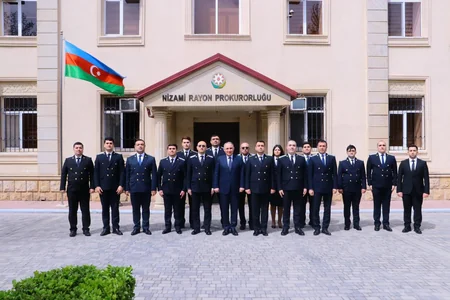 Kamran Əliyev Bakının Nizami rayonunda vətəndaşları qəbul edib