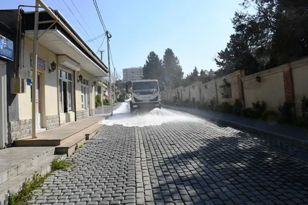 Bakı qəsəbələrinin küçələri yuyulub, əsaslı təmizlik işləri görülüb