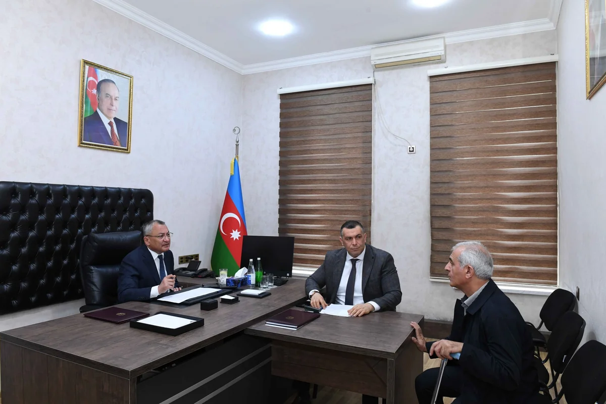 Rövşən Rzayev vətəndaş qəbulu keçirib