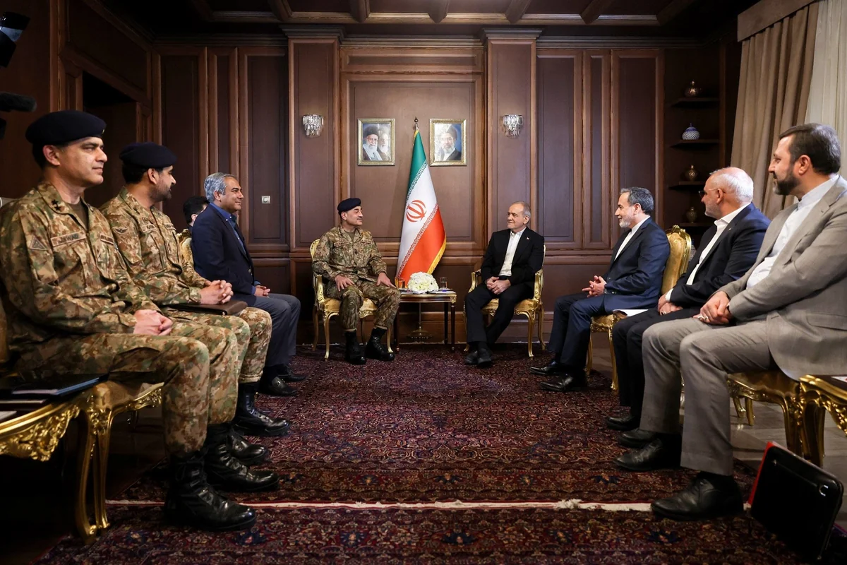 Pakistan army chief meets Iranian President Pezeshkian