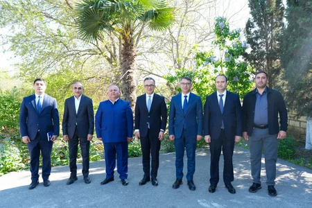 Ramin Məmmədov Bərdədə Seyid Yəhya Bakuvi təqaüdünün qalibi olan tələbənin ailəsini ziyarət edib