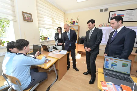 Emin Əmrullayev Xaçmazda tədris prosesi ilə tanış olub, tapşırıqlar verib