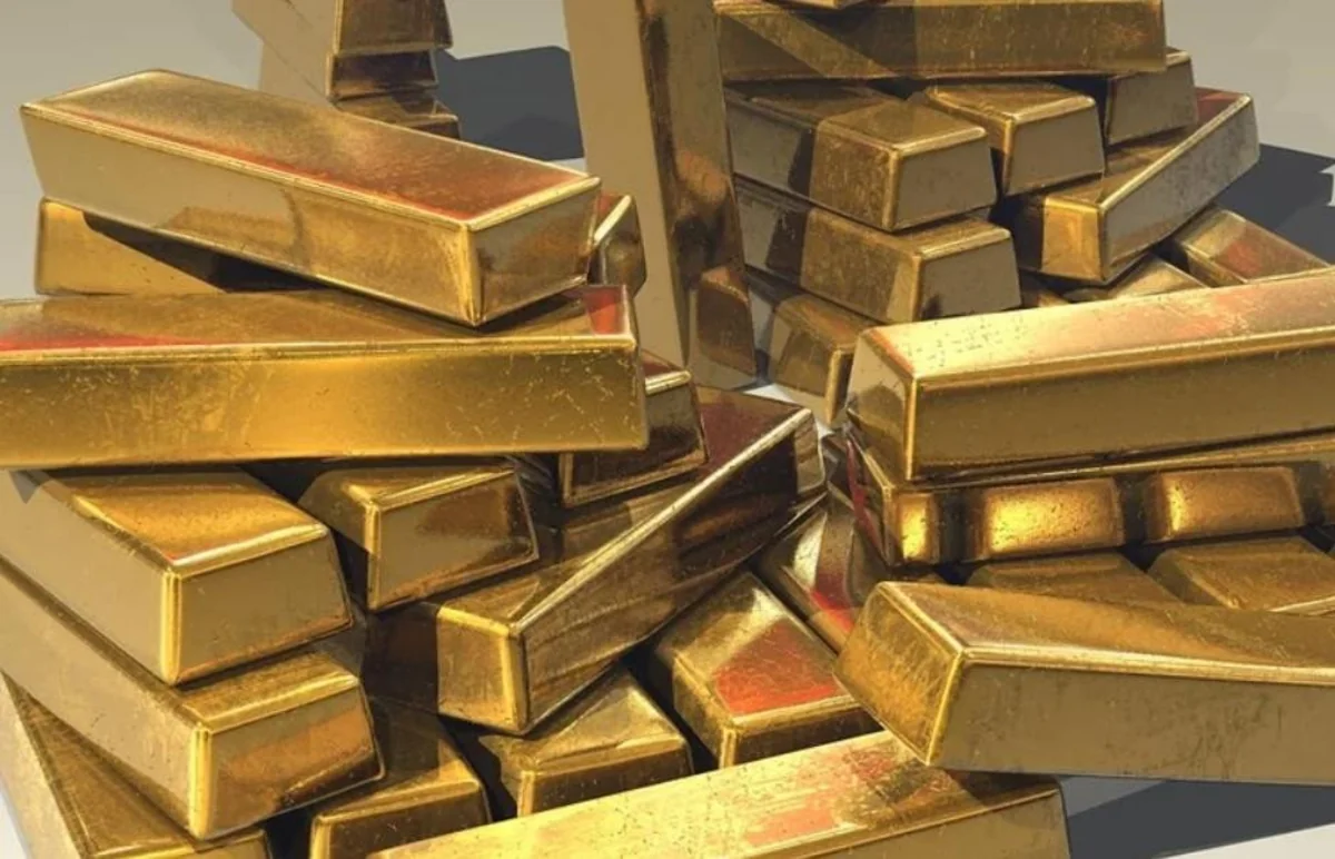 Ряд центробанков начал продавать золото на фоне конфликта вокруг Ирана
