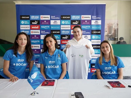 Azərbaycan millisinin futbolçularının iştirakı ilə imza günü təşkil olunub