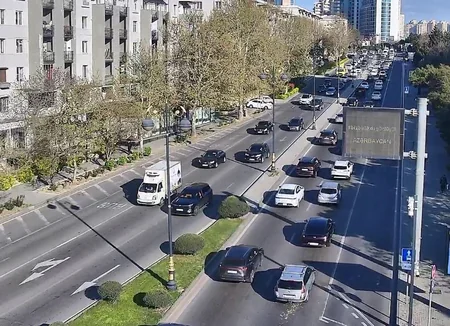 Bakının bir sıra yollarında nəqliyyatın sıxlığı yaranıb