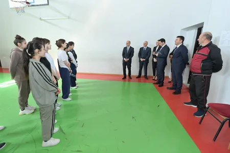 Emin Əmrullayev Qusarda məktəbdə olub, tapşırıqlar verib