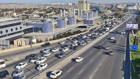 Bakının bir sıra yollarında nəqliyyatın sıxlığı yaranıb