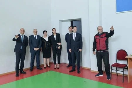 Emin Əmrullayev Qusarda məktəbdə olub, tapşırıqlar verib