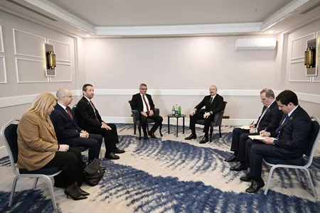 İlham Əliyevin Antalyada Şimali Kipr Prezidenti ilə görüşü olub
