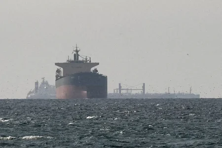 UKMTO: Hörmüz boğazının Oman sahillərində naməlum mərmi gəmini vurub