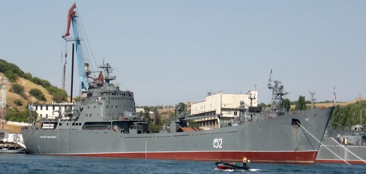 Ukrayna ordusu Rusiyanın 150 milyon dollarlıq iki desant gəmisini vurub