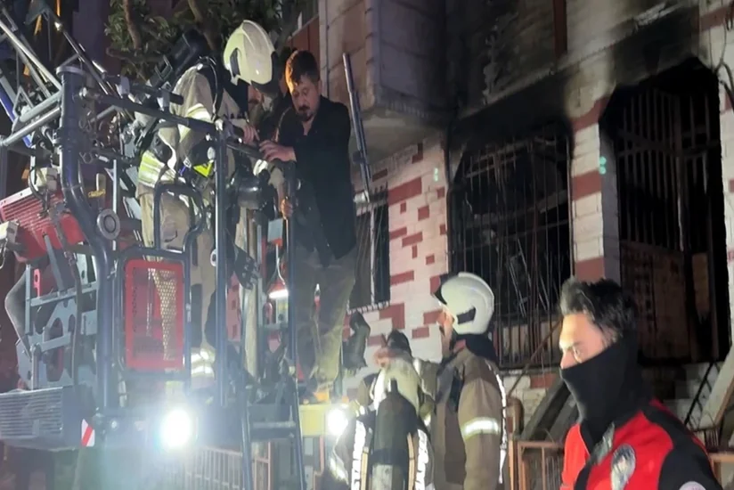 При пожаре в жилом доме в Стамбуле продуктами горения отравились девять человек