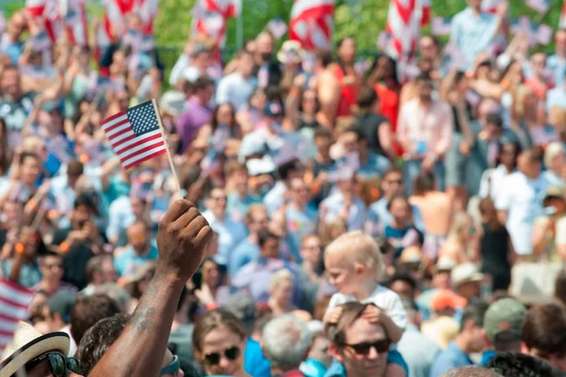 Sorğu: Amerikalıların yalnız 36 %-i Trampın fəaliyyətini bəyənir