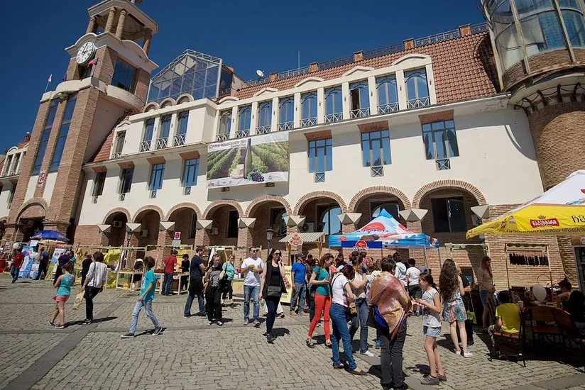 Gürcüstanın birinci rübdə azərbaycanlı turistlərdən gəlirləri 48 milyon dolları ötüb
