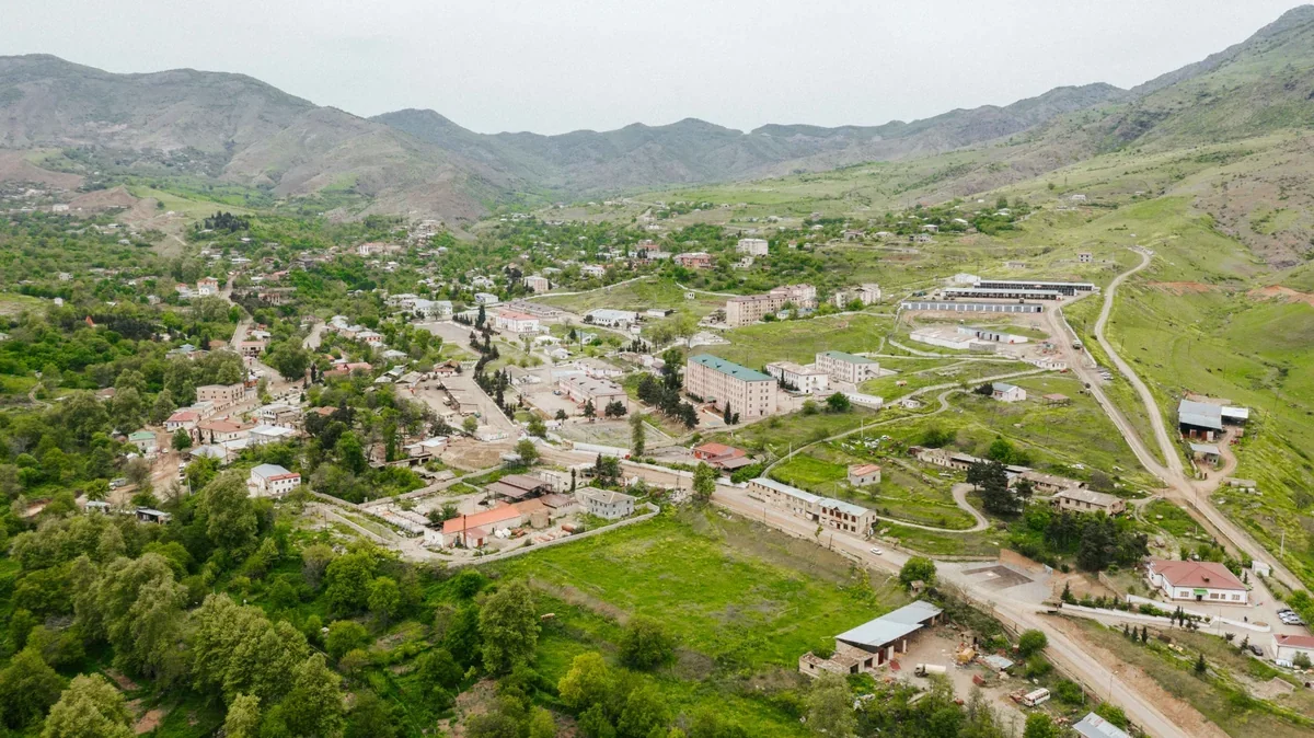 Növbəti köç karvanı Qırmızı Bazar qəsəbəsinə yola salınıb