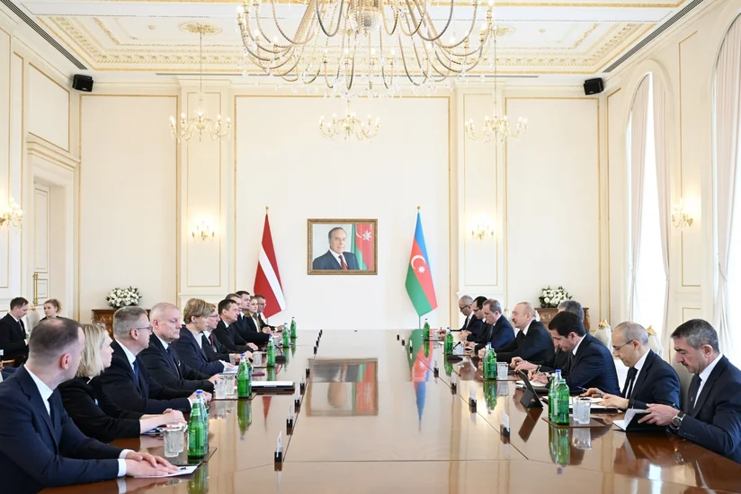Presidents of Azerbaijan, Latvia hold expanded meeting