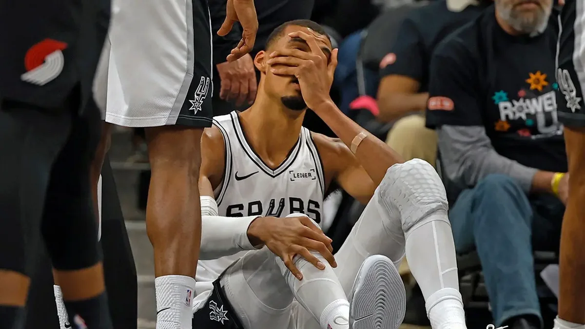 NBA oyunu zamanı yıxılan Viktor Venbanyamaya beyin silkələnməsi diaqnozu qoyulub