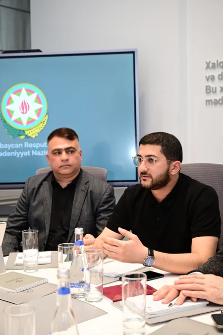 Adil Kərimlinin iştirakı ilə sənət tənqidi barədə ictimai müzakirə keçirilib