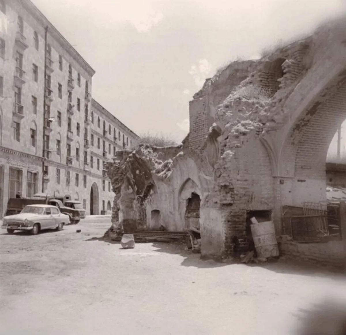 Azərbaycanın indiki Ermənistan ərazisindəki irsi dağıdılıb, məhv edilib - RƏY