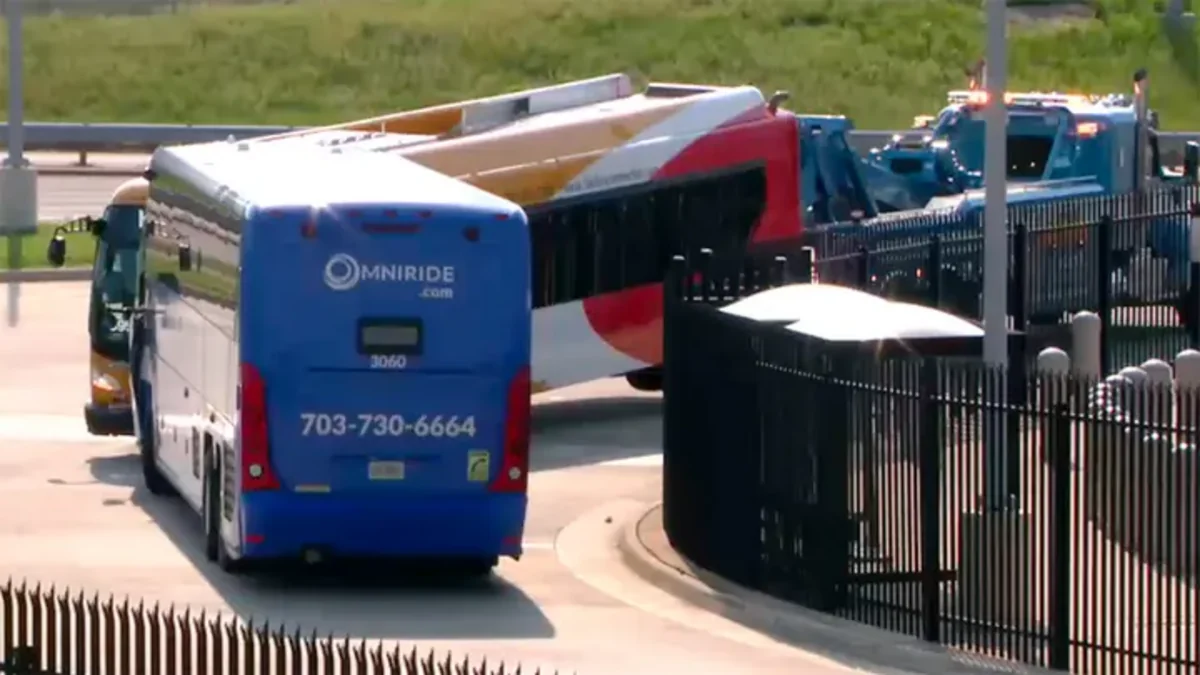 Pentaqon yaxınlığında iki avtobus toqquşub, azı 23 nəfər xəsarət alıb