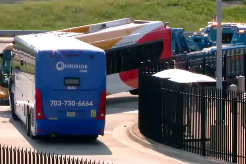 При столкновении двух автобусов у Пентагона пострадали десятки человек