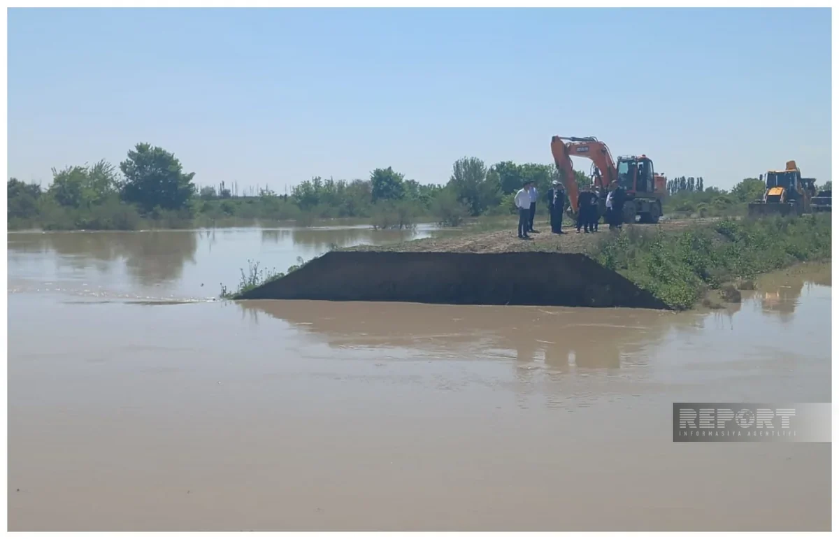 Ağcabədidə Kür çayında yarılan bənd bərpa edilib