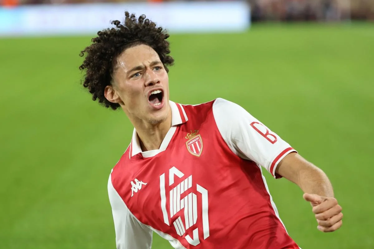 PSJ Monakonun futbolçusu Maqnes Akliuşun transferində israrlıdır
